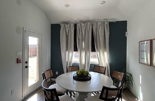 Spacious 4-bedroom house in charming Melissa with AC
