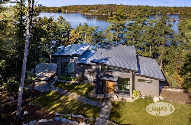 5 bedroom 5 bath Brand New Build on Lake Joseph