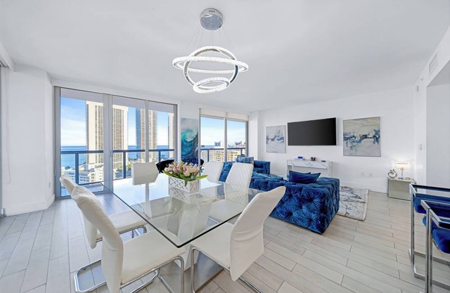 ★ Elegant Vacation Home in Beachwalk with Balcony Overlooking Ocean Views