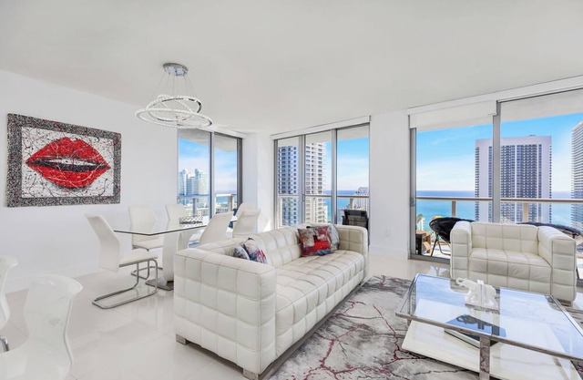 ★ Sophisticated Miami Retreat at Beachwalk with Expansive Balcony Views