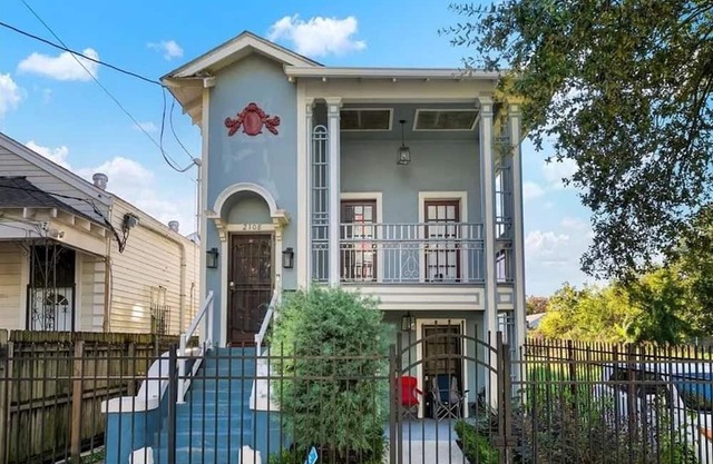 Modern 4BR Retreat · Walk to Downtown New Orleans Unit 1