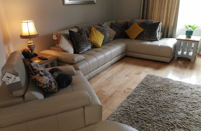 Beautiful House in Co. Sligo with Private Bar, Pool Table & Guided Minivan Tours