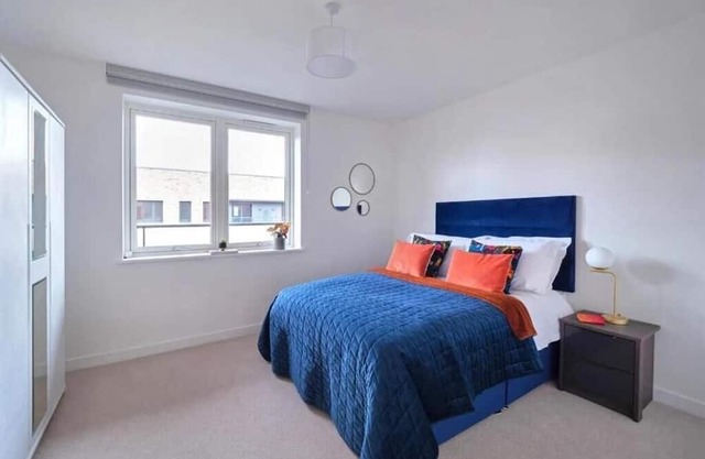 Large 1 Bedroom Apartment in Canning Town close to 02 Arena, Canary Wharf