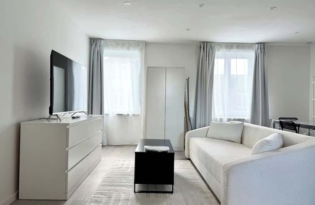 Sweet perch nest with magical view of the City