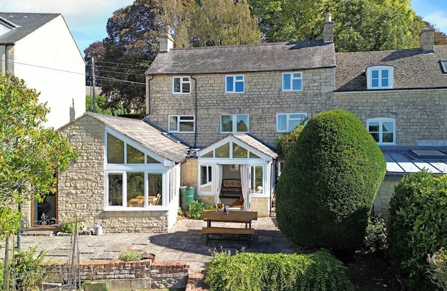 Whitehall Cottage - sleeps 8 guests in 4 bedrooms