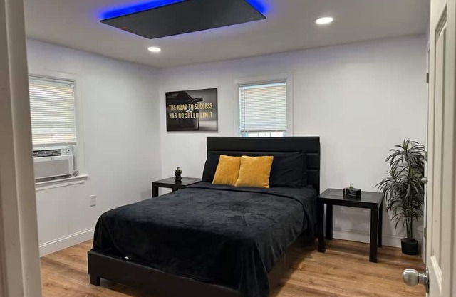 Charming 2-bedroom house in terrific Rahway near train to NYC