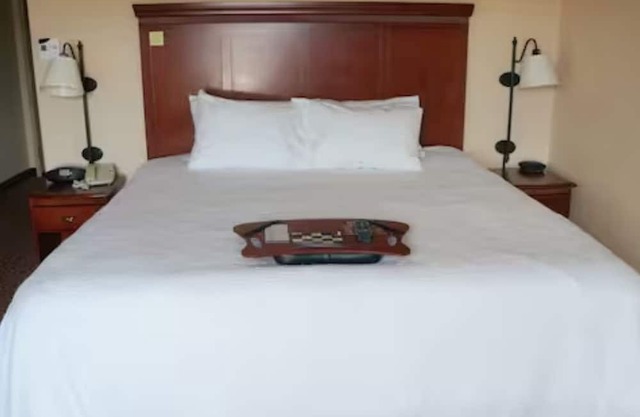Cozy Kingman Retreat: Free Hot Breakfast & Indoor Pool | Near Kingman Airport