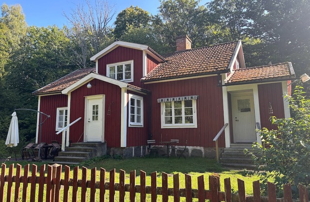 Hus Bokhultet - Red Swedish house in a secluded location in the forest of Småland, southern Sweden