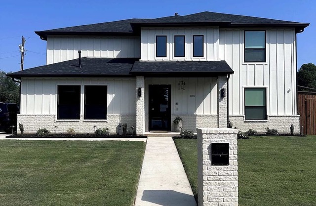 Elite Gameday Estate w/ Hot Tub | Steps from AT&T