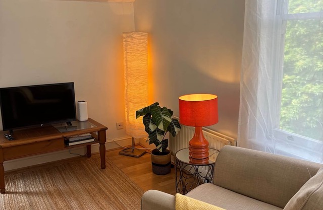 Hampton Wick: 2 Bed 2 Bathroom