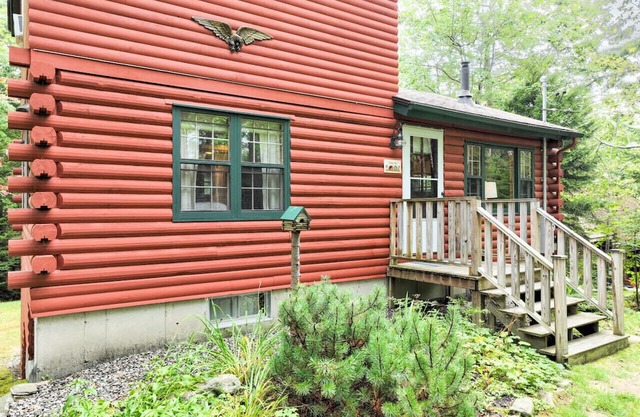 Sprucewold Cabin | Tranquil Woodland Retreat + Private Beach Access