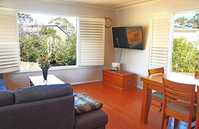 On Munjip Trail to Denhams Beach - Centrally Located South Coast Beach Retreat