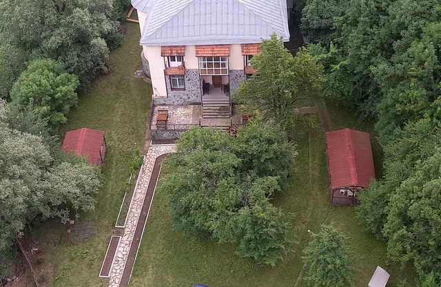 Terrific 5-bedroom building in Dilijan
