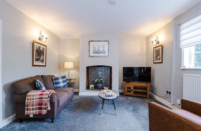 Hough Green Cottage by Staycay