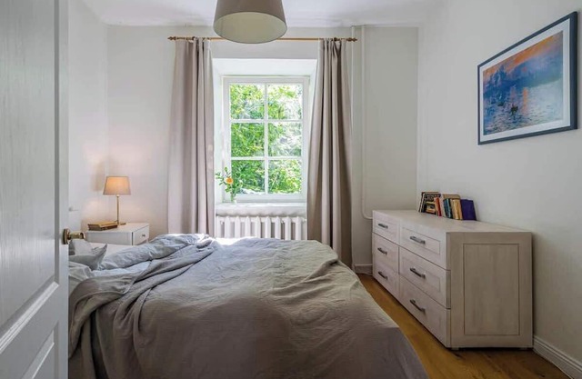 Domillion 2bdr Quiet & light City Hall apt. D1117A