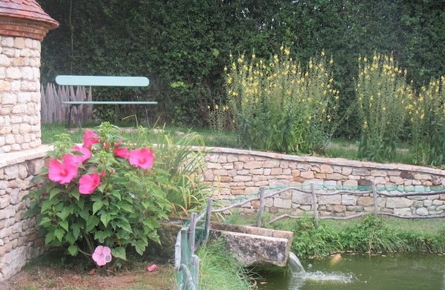 A beautiful property in the heart of the Perche region. Greenway for bike rides.