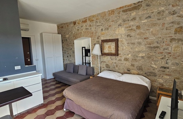 Quadruple Studio Double and Sofa Bed - Private Bathroom Inside