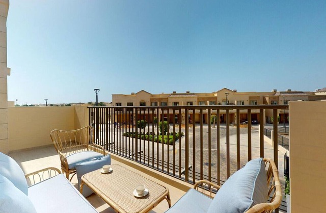 TH40 Elegant - Three Bed Villa in Jumeirah Golf Estate