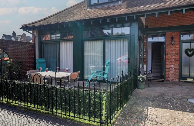 OLD FELIXSTOWE, BATH ROAD, pet friendly in Felixstowe, Suffolk