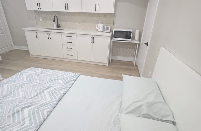 1 Bedroom Suite + Kitchenette