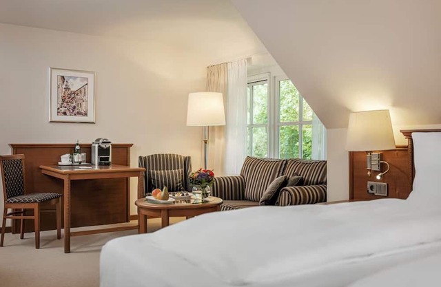 Luxurious Stay with Stunning Garden Views – Near Historic Huis Singraven