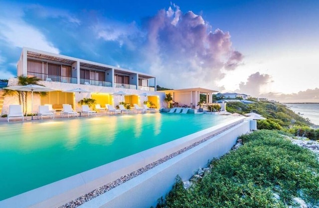 Elegant and Quiet Suite w/Panoramic Views near Sunset Beach