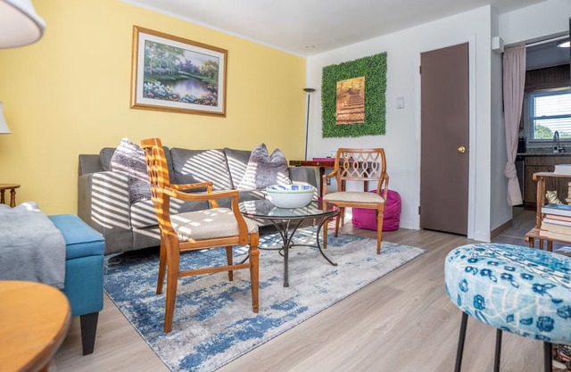 Charming 2-bedroom townhome in Norwich near Great Wolf L, Foxwoods & Mohegan Sun