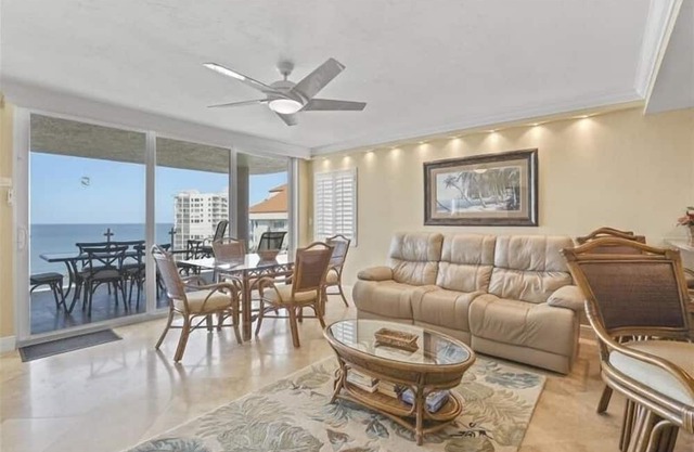 Relax in this tropical decorated condo - CL1103