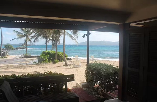 DIRECTLY ON SAPPHIRE BEACH 30 STEPS FROM CARIBBEAN SNORKELING 30 STEPS TO POOL
