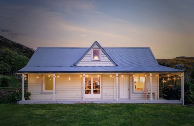 Toad Hall - Akaroa Holiday Home