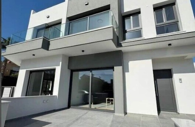 Villa - Sleeps 6 - Near Local Attractions