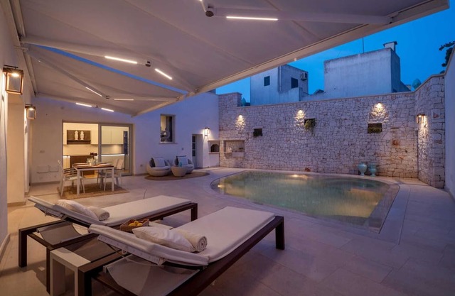 Salento historic home with pool and jacuzzi, 5 minutes from the beaches of Castro