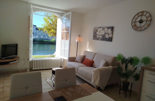 Apartment-Apartment-Ensuite with Shower-River view