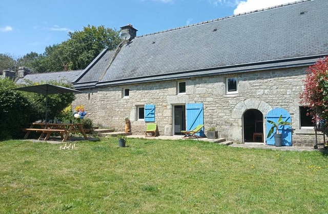 Longère with swimming pool, in the heart of nature. Pets welcome