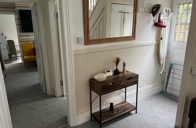 Elegant Victorian Home w/7 Bedrooms | Perfect for Work Crews & Family Gatherings