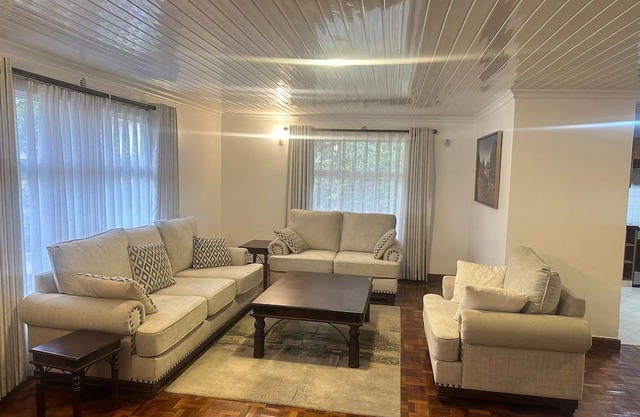 Spacious 4-bedroom villa with a Pool in serene Athiriver BAOB