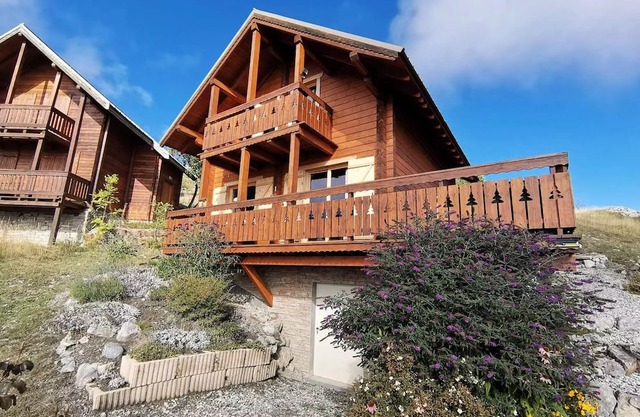 Chalet Needles - Beautiful recent chalet 8 beds in the heart of the resort of Réallon