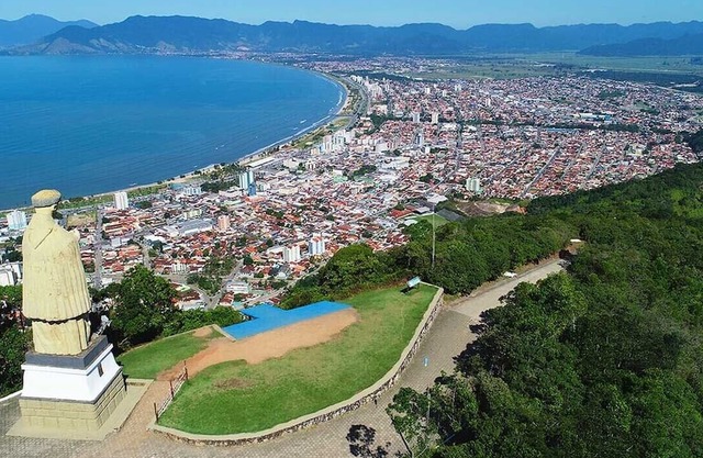 Beachfront Apartment in Caraguatatuba - Praia do Centro
