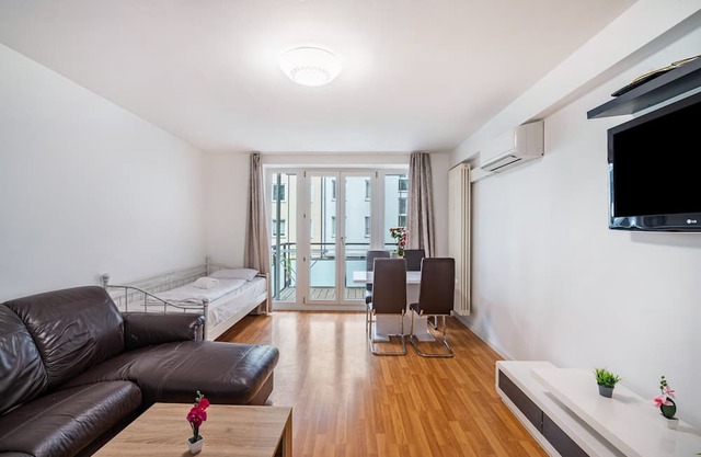 Apartment 'Aldars 10' with Balcony, Wi-Fi and Air Conditioning