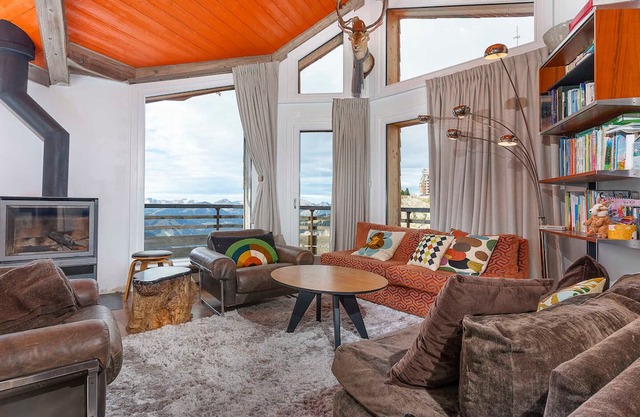 Magnificent Renovated Chalet, 6 Bedrooms, 12 Pers. with Premium Services