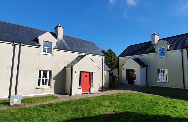 11 AN SEANACHAI HOLIDAY HOMES, pet friendly in Ring, County Waterford
