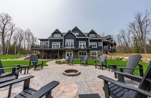 Upscale Cottage Escape on Lake Manitouwabing – Serenity Awaits