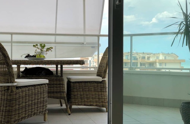 Sea View 1-bedroom condo with a balcony in Roseto degli Abruzzi with WiFi, AC