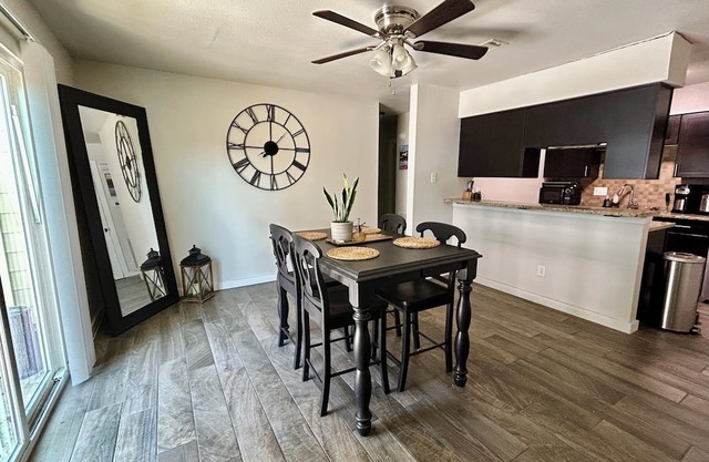 Cozy 2BR Retreat with Home Gym and Desks in Safe NW Austin Near Parks