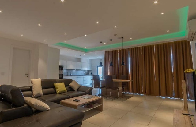 Suncity Luxury 2 bedroom apartment | Rooftop pool & Gym