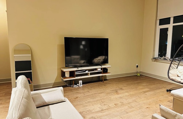 Cozy 1-bedroom apartment in charming Bellevue with WiFi