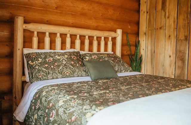 Off-Grid Wilderness Cabin 4 with Mountain Views, Sauna, Canoes & Fishing