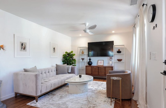 Stylish Retreat in Los Feliz: Designer Finishes, Trendy Area