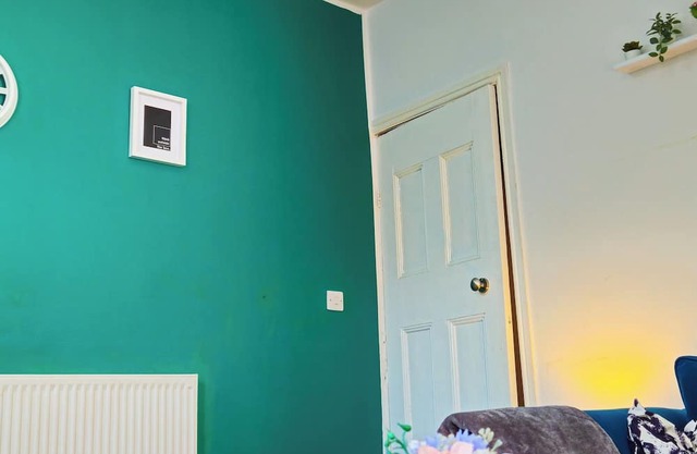 Ivy Green House - Central,Wifi,Netflix,Sleeps 7 - Business and Family Friendly