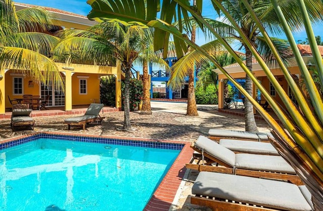 Gorgeous Upper Villa 2 BD 2.5 BA, Near Everything!